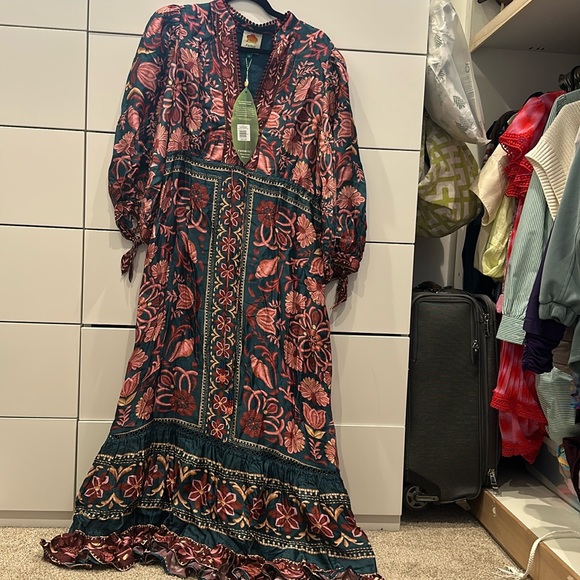 Farm Rio Maxi Dress - Medium -NWT - Picture 1 of 3